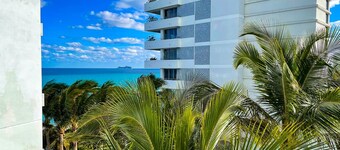 FontaineBleau Balcony 10 min from SoBe