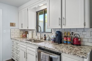 Fridge, microwave, oven, stovetop - Professionally designed mid-century modern excellent location near BSU/Downtown (Boise)