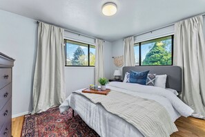2 bedrooms, iron/ironing board, travel cot, Internet