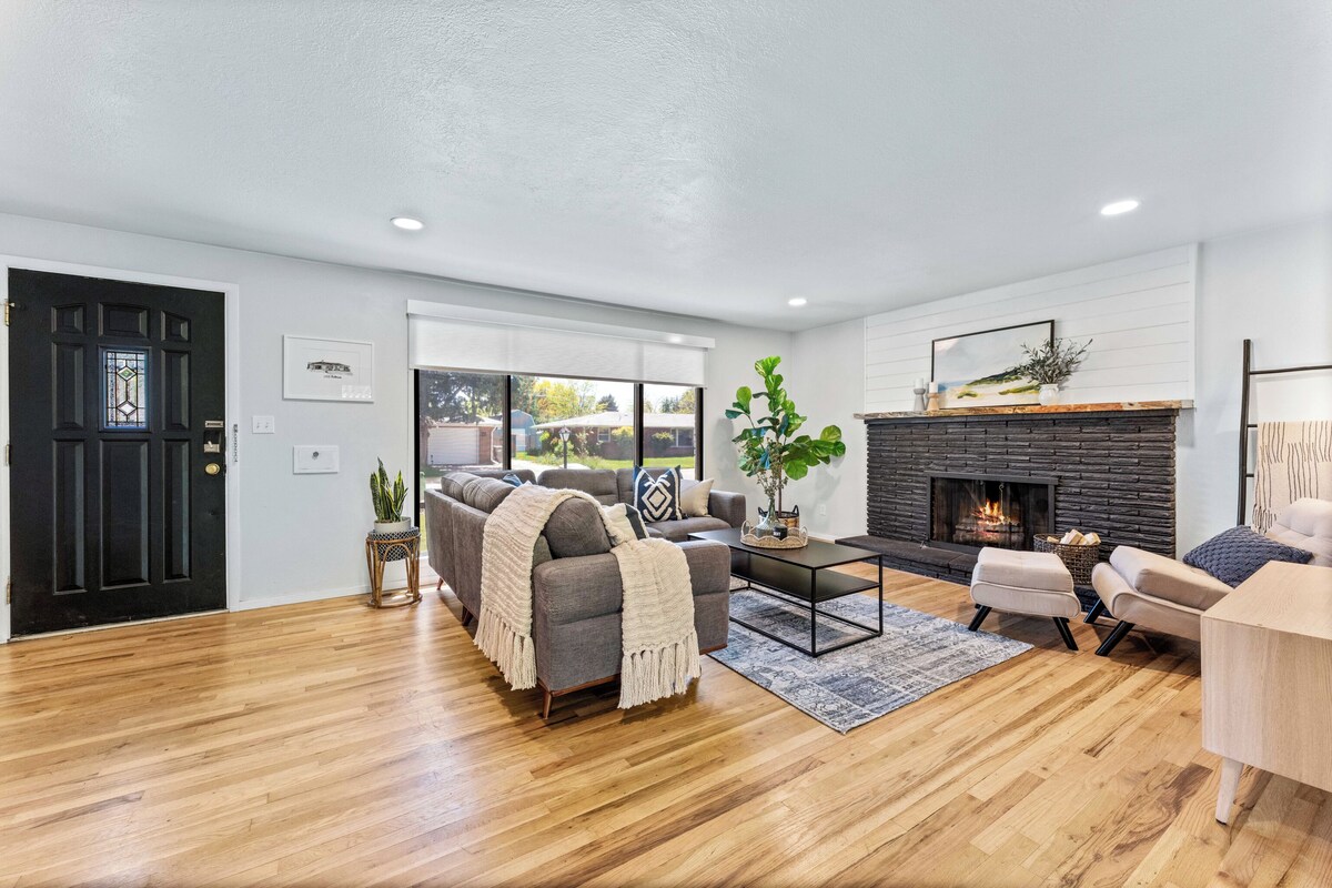 Professionally designed mid-century modern excellent location near BSU/Downtown