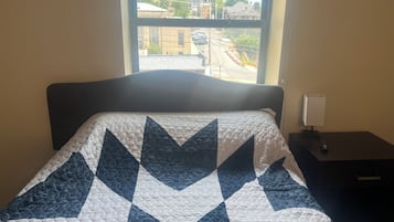 1 habitación, tabla de planchar con plancha, wifi y ropa de cama