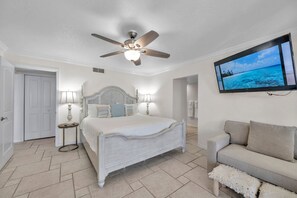 2 Schlafzimmer, Schreibtisch, Bügeleisen/Bügelbrett, Reisekinderbett