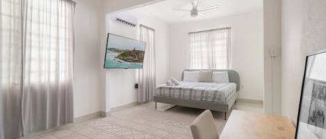 3 bedrooms, desk, iron/ironing board, free WiFi