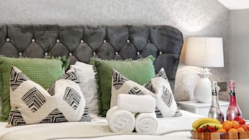 Deluxe Apartment, 2 Bedrooms | 2 bedrooms, iron/ironing board, free WiFi, bed sheets