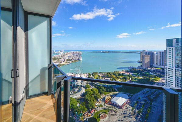 Appartamento Luxury, balcone, vista città | Vista città