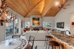 Smart-TV, peis og stereoanlegg