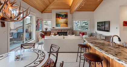 Gorgeous View, Renovated- Great Location -Washer/Dryer