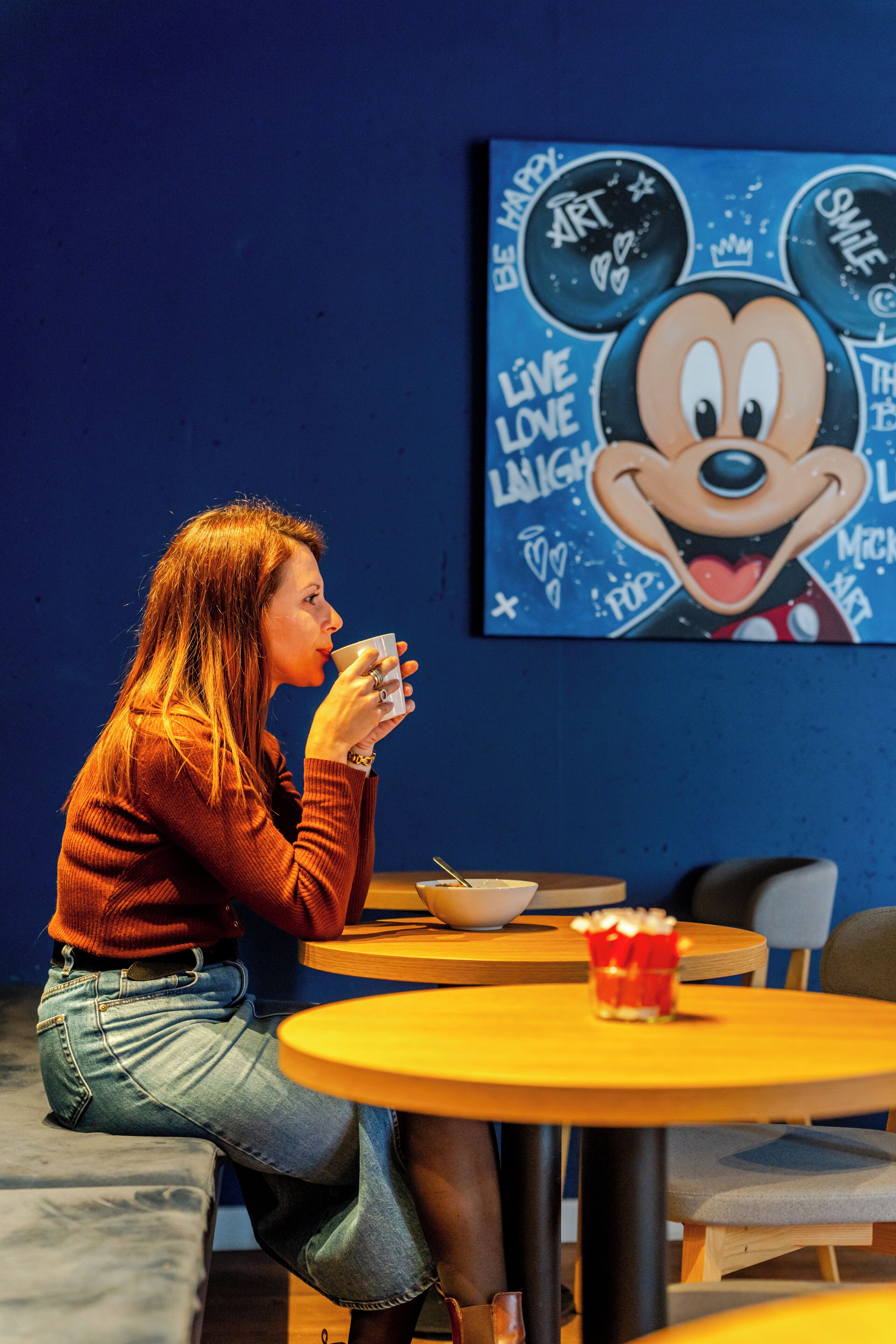 Petit déjeuner buffet servi en semaine (18 EUR par personne)