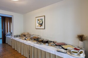 Free daily buffet breakfast - Pension Kovač (Piran)