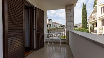 Classic Quadruple Room, Balcony | City view