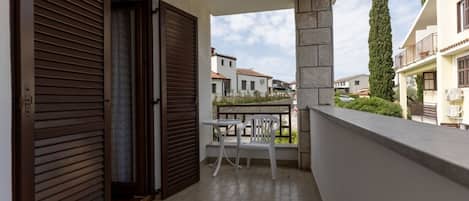 Classic Quadruple Room, Balcony | City view