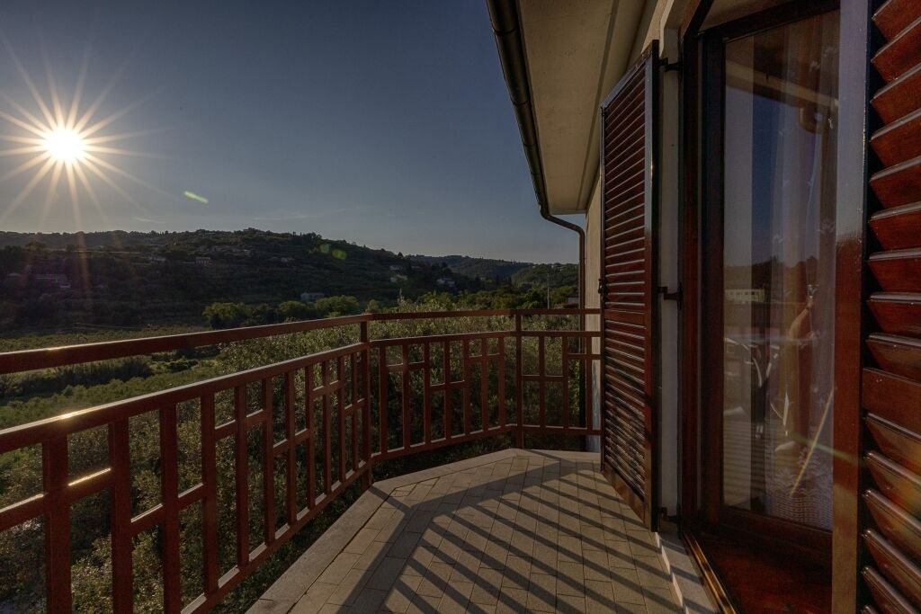 Habitación clásica con 2 camas individuales, balcón | Escritorio y wifi gratis 