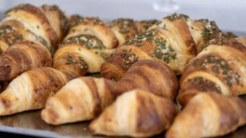 Termasuk sarapan bufet setiap hari