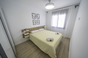 2 slaapkamers, een strijkplank/strijkijzer, gratis wifi, beddengoed