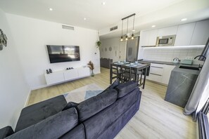 TV - HomeHolidaysRentals Kala - Costa Barcelona (Pineda de Mar)