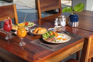 Tägliches inbegriffenes großes Frühstück