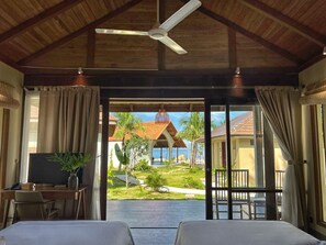 Villa de lujo, 2 camas individuales, bañera, vistas al jardín (Premier Garden Villa Twin) | Ropa de cama de alta calidad, colchones viscoelásticos, minibar
