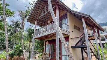 Family 2 Bedrooms Duplex Villa | Premium bedding, memory-foam beds, minibar, desk