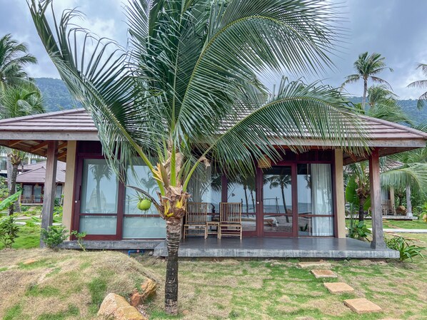 Luxury Sea Front Villa One Bed | Beach/ocean view