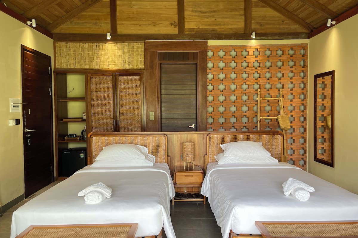 Luksus-villa - 2 enkeltsenge - badekar - udsigt til have (Premier Garden Villa Twin) | Premium-sengetøj, senge med madrasser af memory foam, minibar