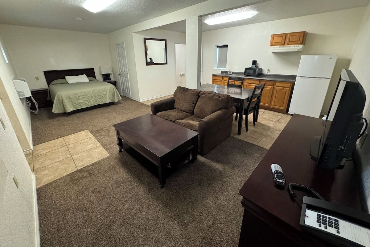 Suite Familiale, 1 grand lit et 1 canapé-lit, cÎté cour intérieure