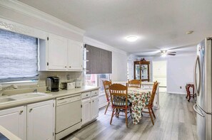 Microwave, oven, stovetop, dishwasher - Masters Retreat! quite, great location 4BDR House (Augusta)