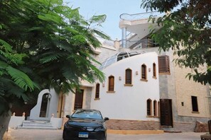 Front of property - Pyramids Heritage INN (Giza)
