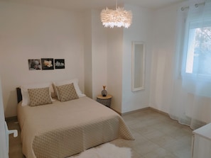 2 habitaciones, tabla de planchar con plancha y wifi gratis 