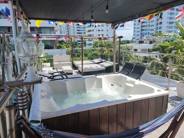 Outdoor spa tub - Hermosa Casa Completa Tipo Hotel Boutique - Cartagena - Castillogrande (Cartagena de Indias)