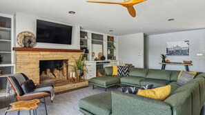 Smart TV, fireplace, foosball, books - Sample the Sandhills at Six Dixie Lakeside! (Whispering Pines)