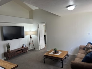 Smart TV, pebolim, mesa de pingue-pongue