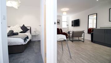 2 bedrooms, internet, bed sheets