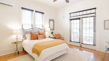 Desk, iron/ironing board, WiFi, bed sheets