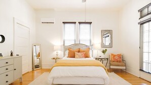 Desk, iron/ironing board, WiFi, bed sheets