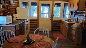 Microondas, horno, placa de cocina, servilletas de papel