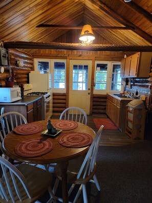 ميكروويف، فرن، موقد طهي مسطح، مناشف ورقية