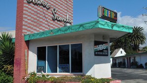 Front of property - Silver Sands Motel (Ventura)