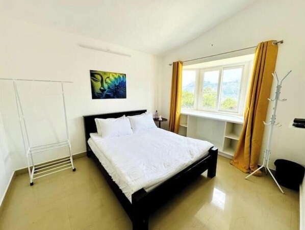 2 bedrooms, desk, free WiFi, bed sheets