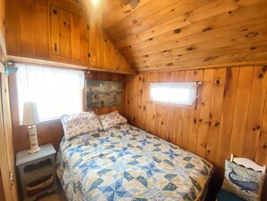 2 bedrooms, iron/ironing board, WiFi