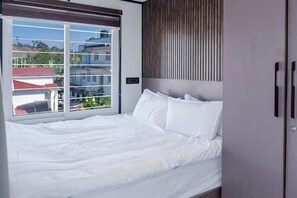 1 bedroom, desk, free WiFi, bed sheets