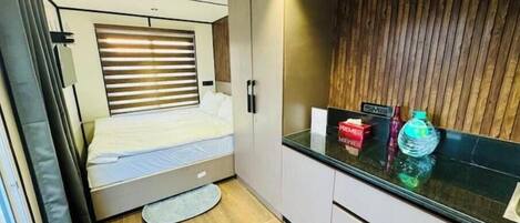 1 bedroom, desk, free WiFi, bed sheets