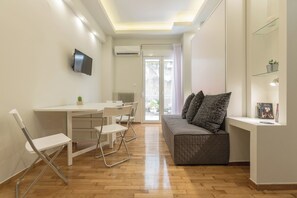 Interior - Cozy Flat with Terrace & Patio, next to Lycabettus (XPPQ+JP Athens, Greece)