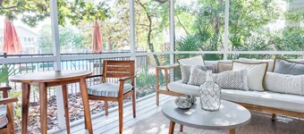 30A Hideaway - Directly on HEATED Pool, 6 Bikes, Walk to Rosemary, Dogs Welcome