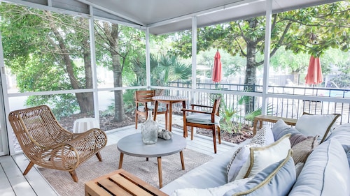30A Hideaway - Directly on HEATED Pool, 6 Bikes, Walk to Rosemary