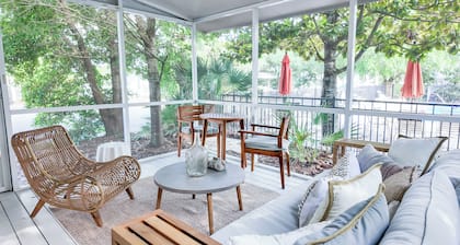 30A Hideaway - Directly on HEATED Pool, 6 Bikes, Walk to Rosemary