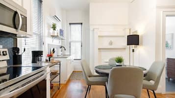Coffee/tea maker, fridge, microwave, oven