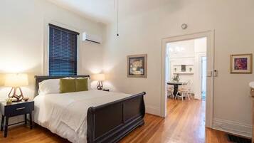 1 chambre, bureau, fer et planche à repasser, Wi-Fi