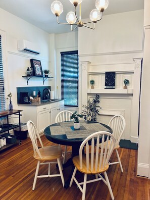 Dining - Beautiful 1 Bedroom Loft in Historic Highland Park (Birmingham)