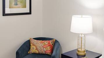 Desk, iron/ironing board, WiFi, bed sheets