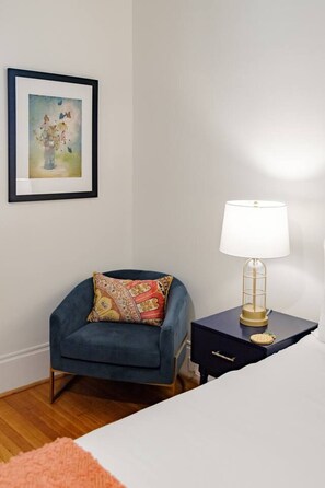 Desk, iron/ironing board, WiFi, bed sheets